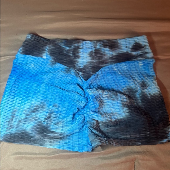 Biker shorts scrunched material. - Picture 4 of 6